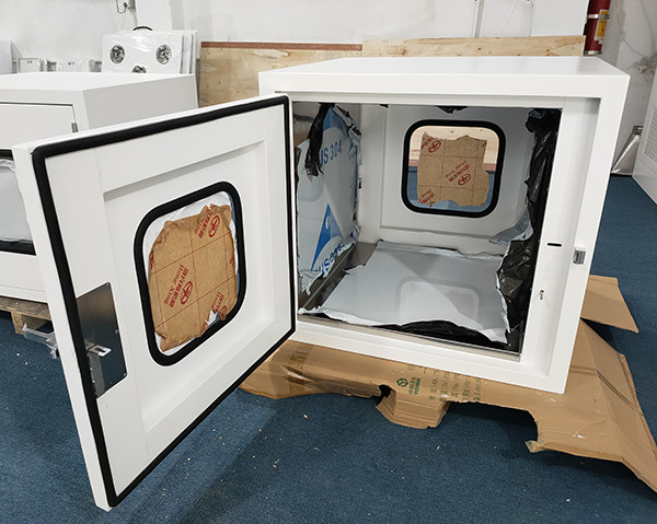 Powder Coated Steel Cleanroom Pass Box Transfer Hatch Dalam Ukuran W650xD650xH660mm 0